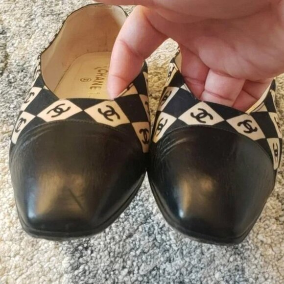 Super RARE CHANEL Vintage Flats Interlocking CCs All Over - Picture 8 of 15